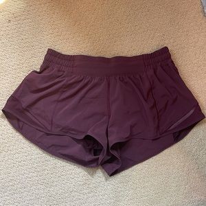 Hotty Hot Lululemon - Maroon Size 8 2.5”